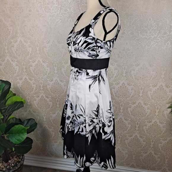 WHMB Size 2 Black And White Fit and Flare Dress Wide Straps Defined Waist NWT - Picture 8 of 16